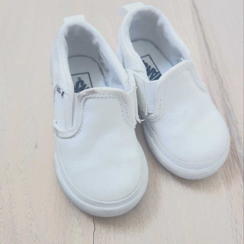 Beautiful Vans Sneakers – Like New!